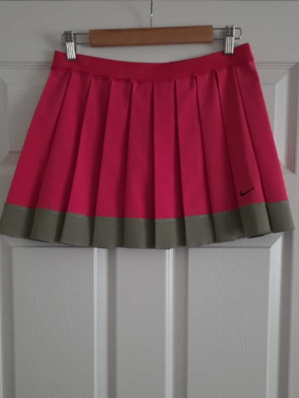Nike Women's Hot Pink Pleated Skirt with Olive Hem